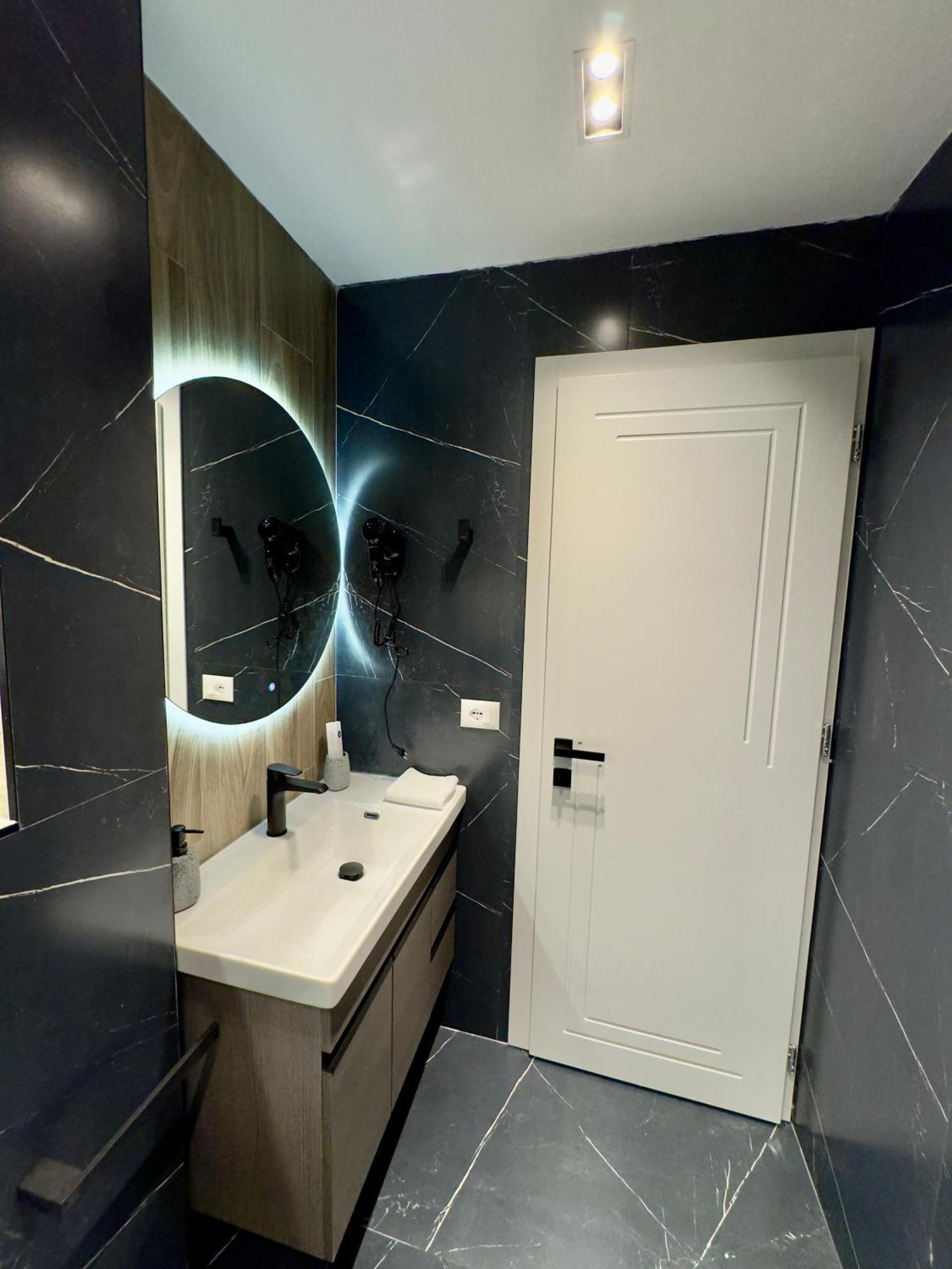 Soinn'S Apartament Тирана Экстерьер фото